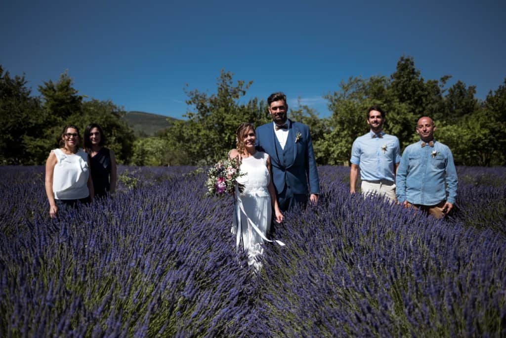 célébrer unir fiancés bouquet champ de lavande provence côte d'azur photo couleur